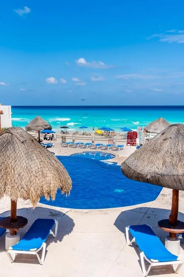 Spacious 2-Story, 4 Bedrooms, Ocean View Balcony Cancun Apartment