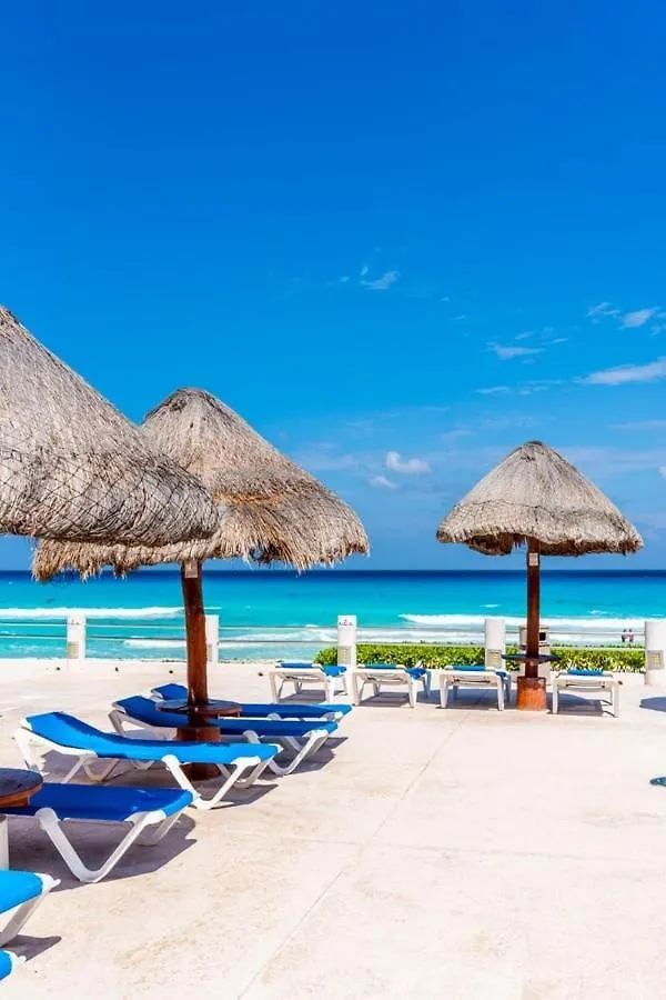 Spacious 2-Story, 4 Bedrooms, Ocean View Balcony Cancun