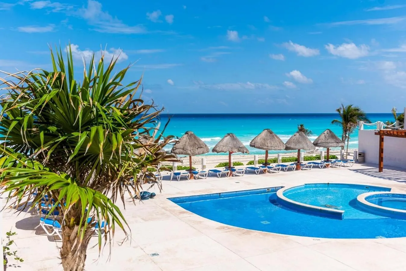 Spacious 2-Story, 4 Bedrooms, Ocean View Balcony Cancun Apartment