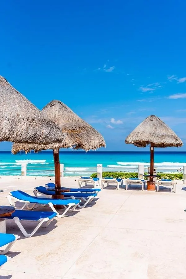 Apartment Spacious 2-Story, 4 Bedrooms, Ocean View Balcony Cancun