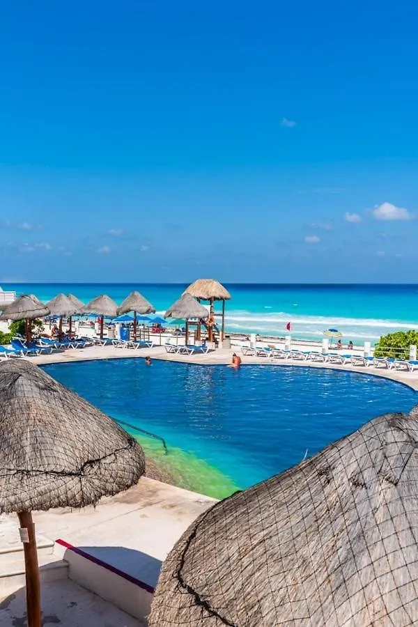 Spacious 2-Story, 4 Bedrooms, Ocean View Balcony Cancun Mexico