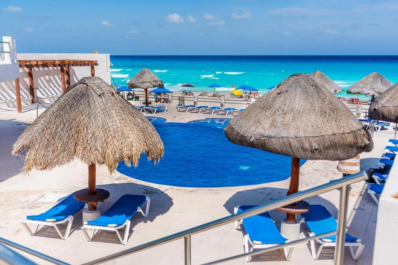 Spacious 2-Story, 4 Bedrooms, Ocean View Balcony Cancun
