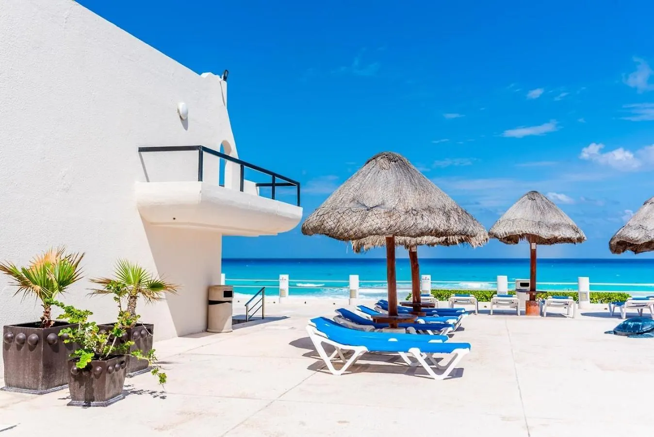 Spacious 2-Story, 4 Bedrooms, Ocean View Balcony Cancun Mexico