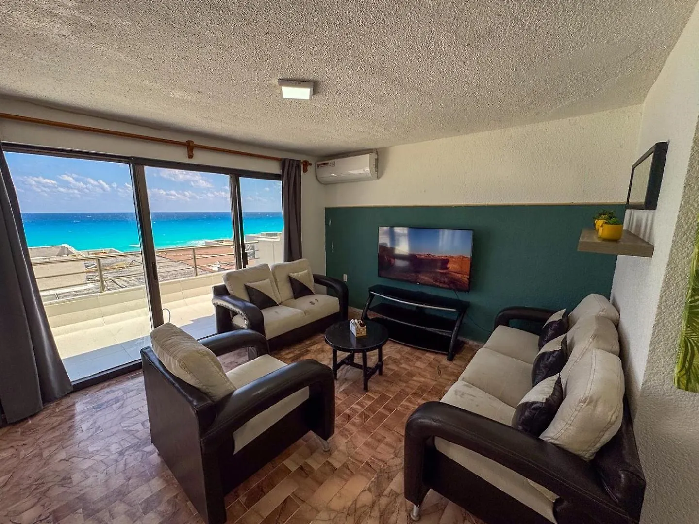 Apartment Spacious 2-Story, 4 Bedrooms, Ocean View Balcony Cancun