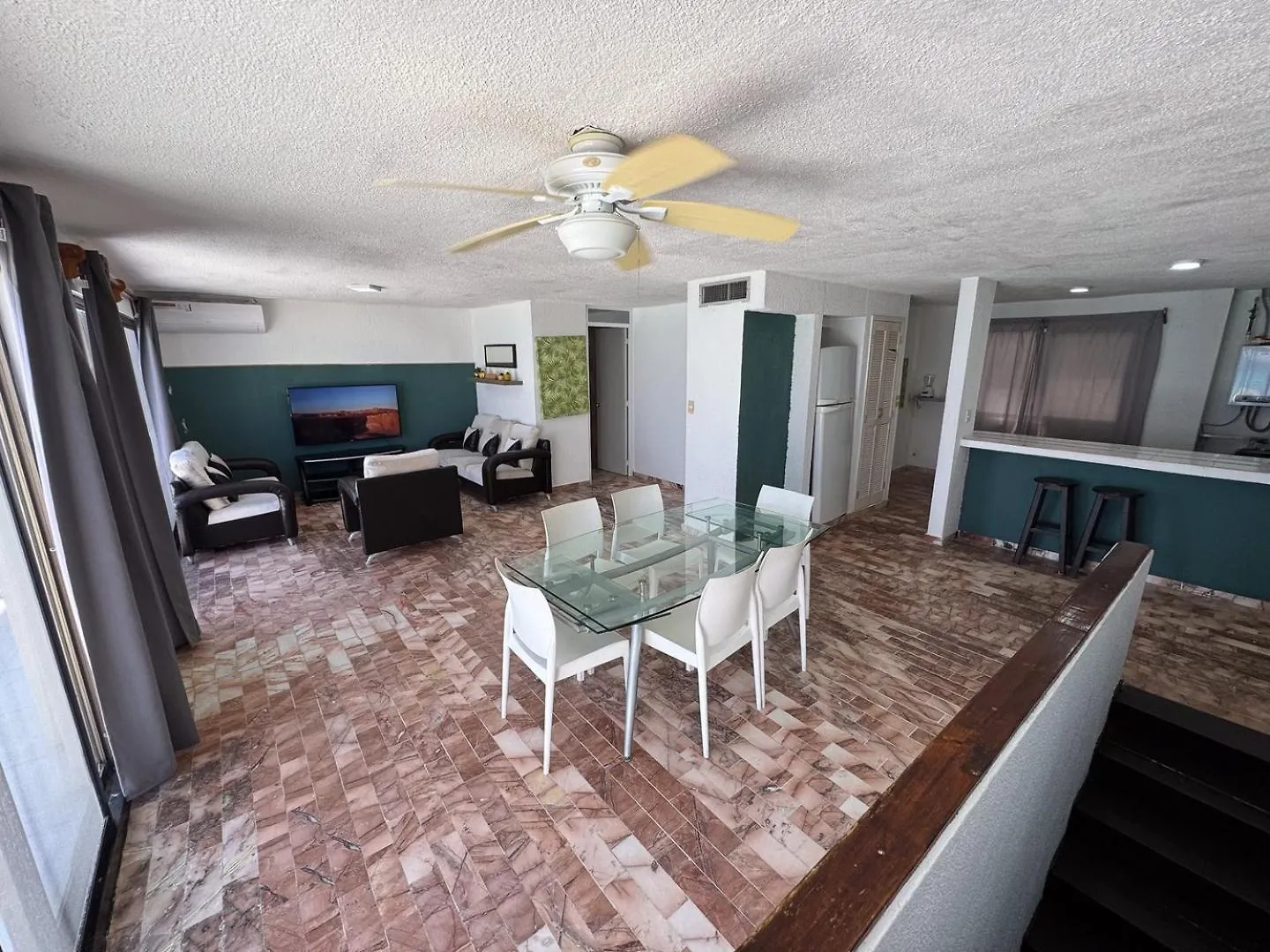 Apartment Spacious 2-Story, 4 Bedrooms, Ocean View Balcony Cancun Mexico