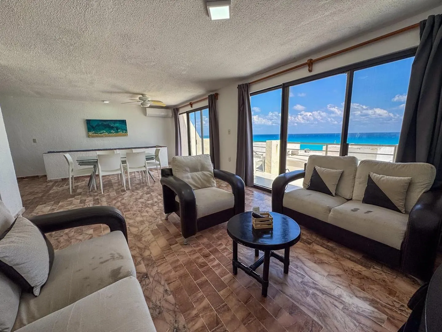 Apartment Spacious 2-Story, 4 Bedrooms, Ocean View Balcony Cancun
