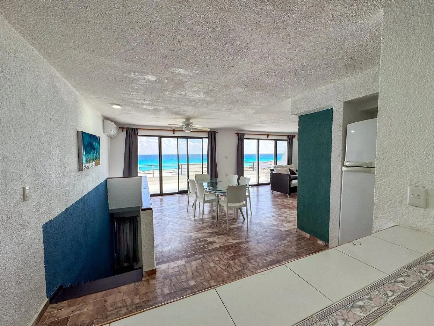 Spacious 2-Story, 4 Bedrooms, Ocean View Balcony Cancun Mexico