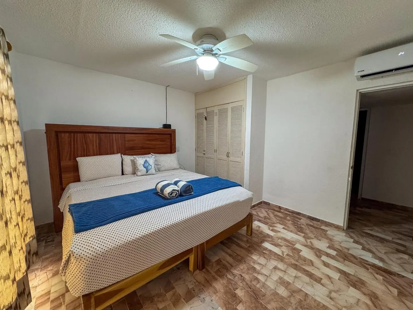 Spacious 2-Story, 4 Bedrooms, Ocean View Balcony Cancun Apartment