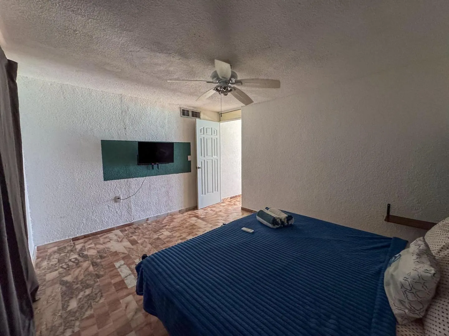 Spacious 2-Story, 4 Bedrooms, Ocean View Balcony Cancun 0*,  Mexico
