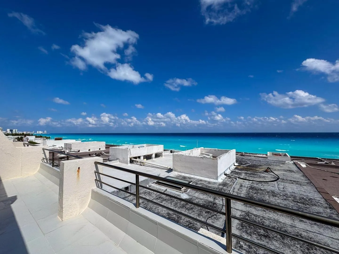 Apartment Spacious 2-Story, 4 Bedrooms, Ocean View Balcony Cancun Mexico