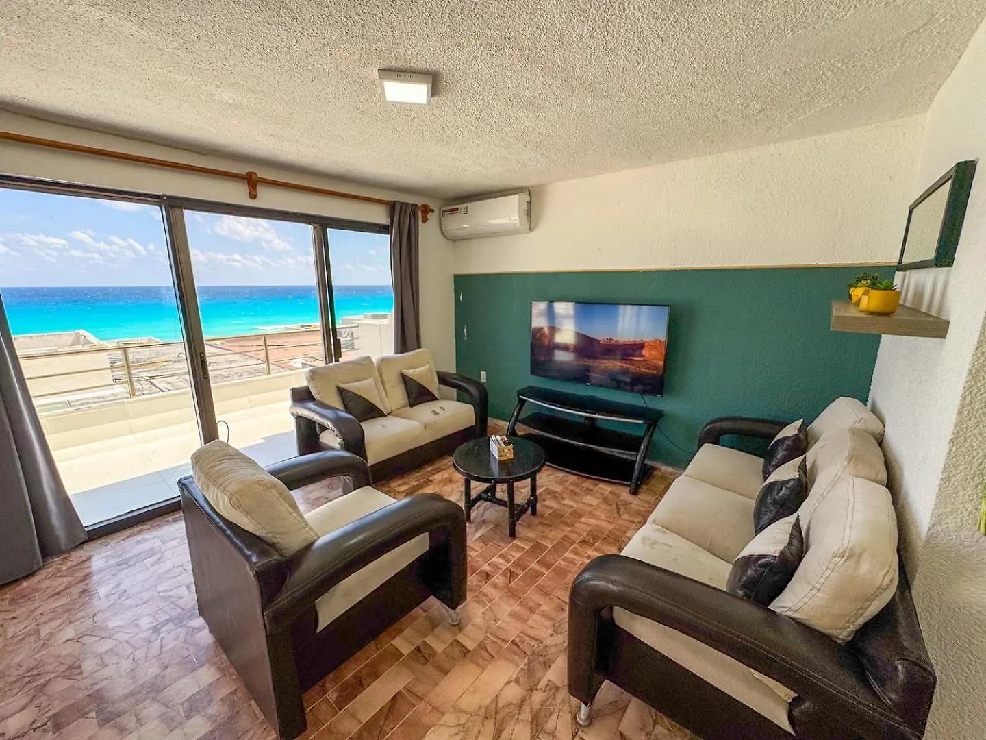 Spacious 2-Story, 4 Bedrooms, Ocean View Balcony Cancun
