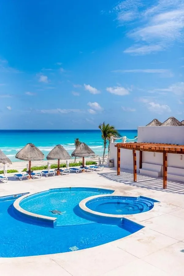 Spacious 2-Story, 4 Bedrooms, Ocean View Balcony Cancún 0*,  Mexique
