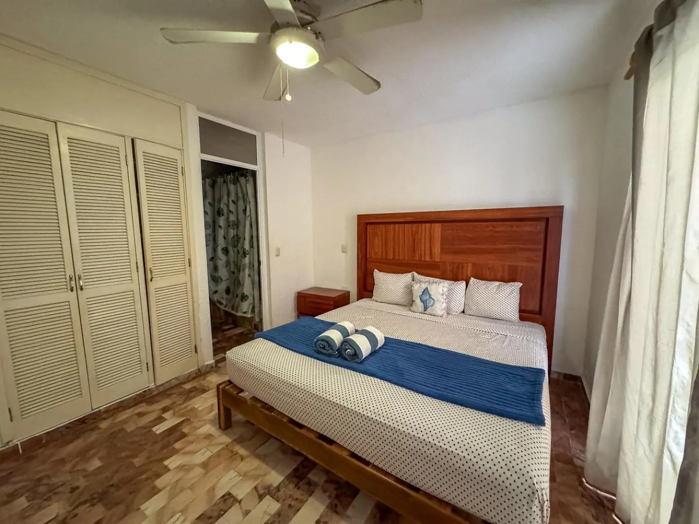 Spacious 2-Story, 4 Bedrooms, Ocean View Balcony Cancún 0*,  Mexique